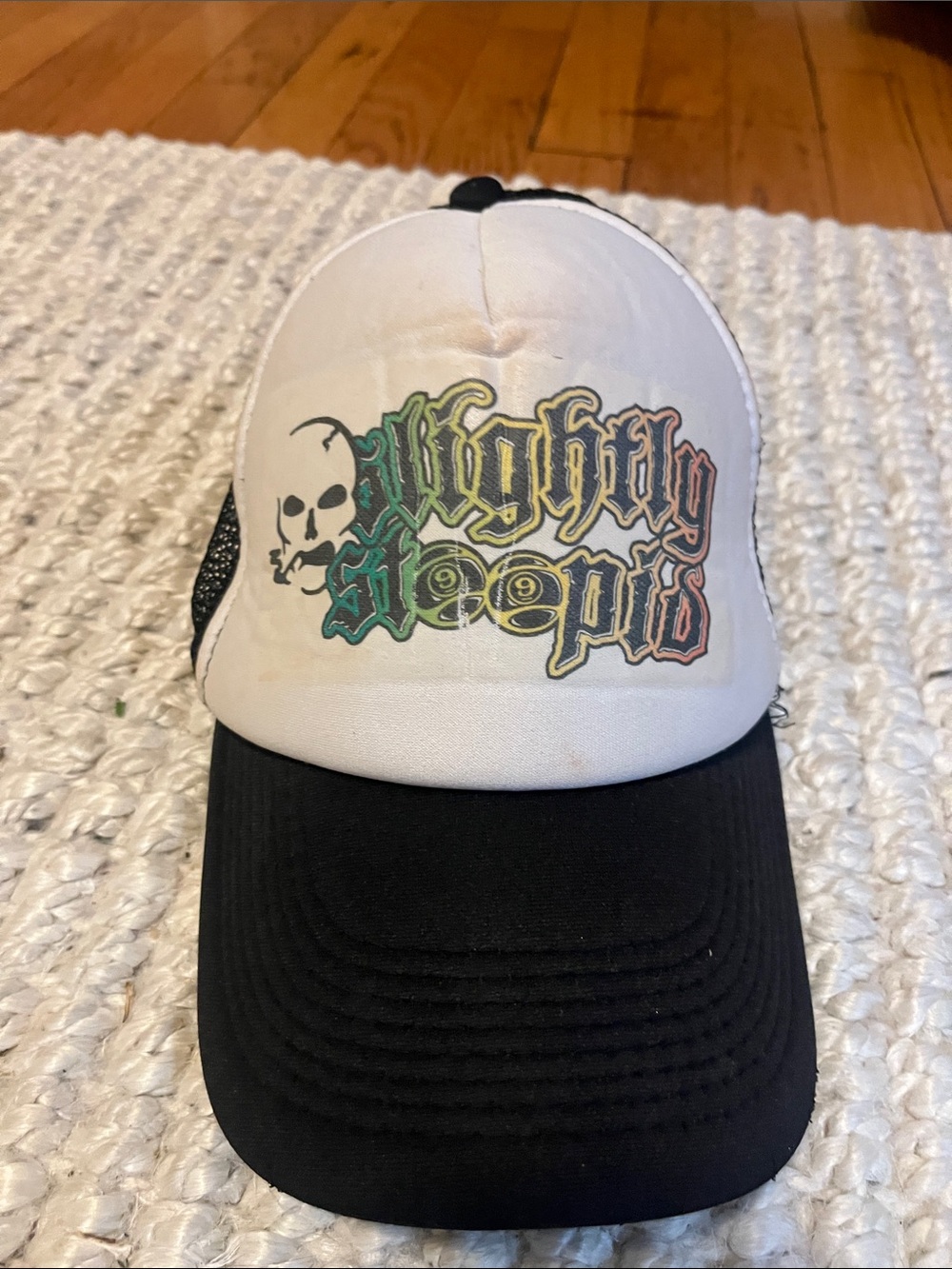 Slightly Stoopid vintage trucker hat. Very worn in/ torn. Needs to be stitched 🧵